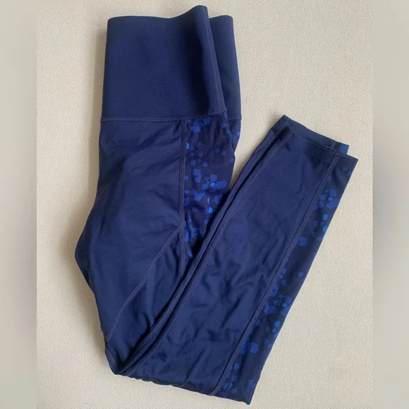 Knix LeakStrong™ Leakproof Legging - Picture 1 of 7